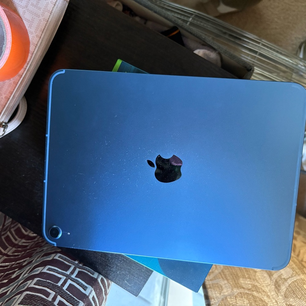 Apple Tablet - Vibrant Blue